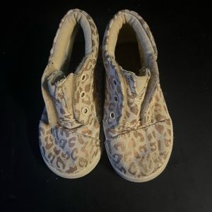 Toddler girl Tom’s high tops